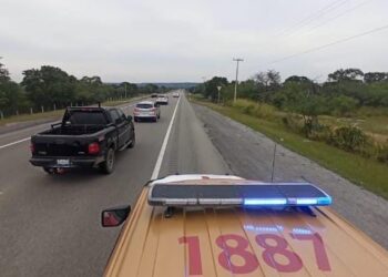 Guardia Estatal brinda seguridad a caravana de paisanos