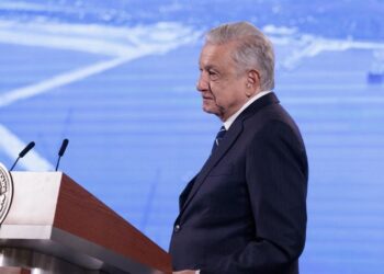 “No comparto su punto de vista”: AMLO tras críticas de Slim por excesiva participación de militares en empresas