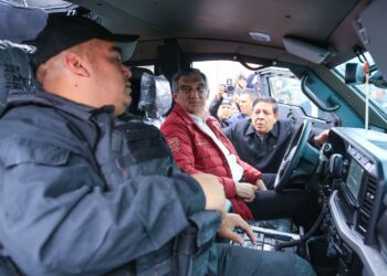 Refuerza gobernador seguridad en la frontera tamaulipeca; entrega patrullas y despliega más policías