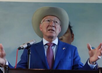Embajador Ken Salazar niega que haya investigación contra AMLO por supuestos vínculos con el narcotráfico