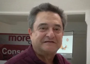 Pío López demanda a Carlos Loret por exhibir videos de entrega de dinero en sobres; le exige 200 mdp