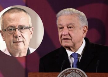 “Mi pésame a familiares de Carlos Urzúa, en lo que parece ser un accidente”: AMLO