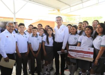 Américo pone en marcha internet satelital para escuelas de zonas rurales