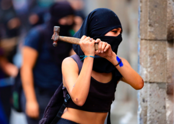 AMLO pide a las manifestantes del 8M no cubrirse el rostro y “dar la cara”