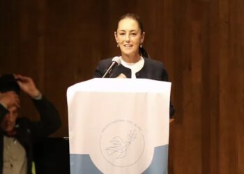 Claudia Sheinbaum firma acuerdo por la paz con la iglesia