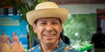 ‘El Costeño’ se accidenta en Hidalgo; camioneta en la que viajaba cayó al barranco