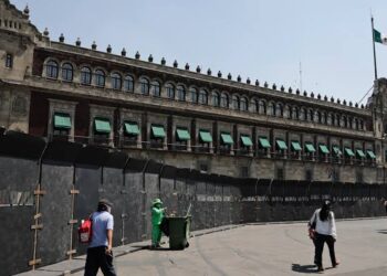 AMLO acusa que hay hombres infiltrados en marchas por el 8M para realizar destrozos