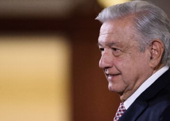 López Obrador pide “autolimitarse” y no tocar en la ‘mañanera’ temas que violen ley electoral