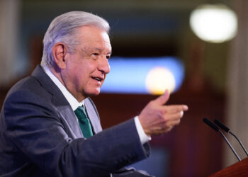 López Obrador aconseja a candidatos respetar al pueblo y salir a las calles