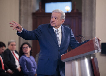 Mienten conservadores, no vamos a perjudicar a trabajadores con reforma a las pensiones: AMLO