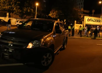 Policías irrumpen en la embajada de México en Quito, donde estaba el exvicepresidente Jorge Glas