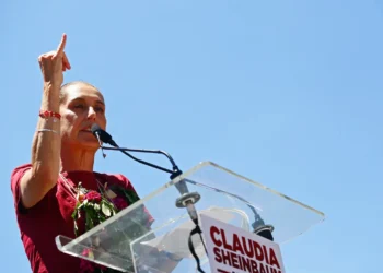 “Con los hijos no”, pide Sheinbaum tras polémica de hijo de Xóchitl Gálvez