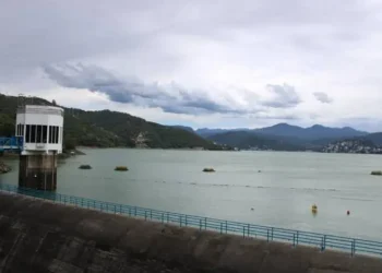 Suspenden extracción de agua de presa Valle de Bravo por bajos niveles