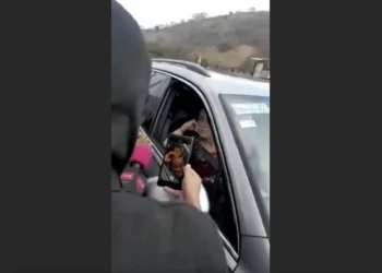 AMLO califica de “propaganda” y “montaje” retención de encapuchados a Sheinbaum