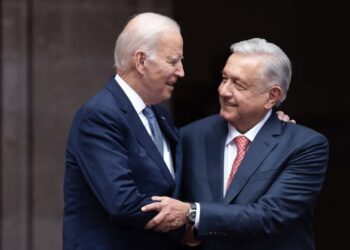 Biden y AMLO acuerdan “medidas inmediatas” para reducir los cruces fronterizos