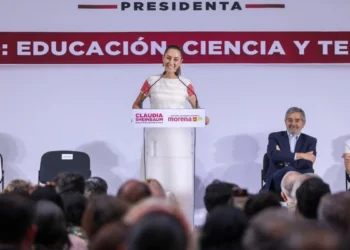 Promete Claudia Sheinbaum a científicos plena libertad de investigación