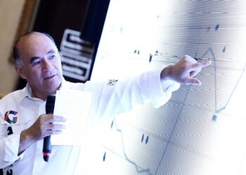 Enrique Galindo mantiene 14 puntos de diferencia en la preferencia electoral: Rubrum