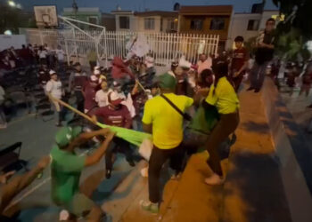 🚨Militantes del Partido Verde agreden a golpes a morenistas durante mitin en San Luis Potosí🚨