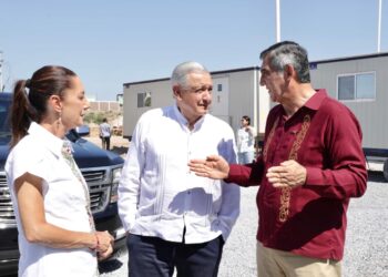 Encabezan reunión en Nuevo Laredo el presidente López Obrador, la presidenta electa Claudia Sheinbaum y el gobernador Américo Villarreal