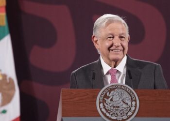 AMLO hablará con Sheinbaum para aplicar el Plan C en el Congreso; aclara que sí se debe transformar el Poder Judicial