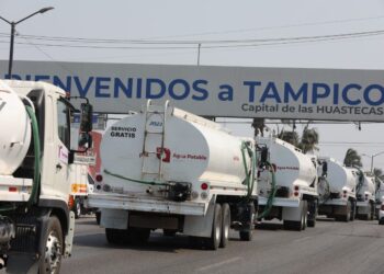 Envía Gobierno de Tamaulipas pipas para distribuir agua en la zona sur