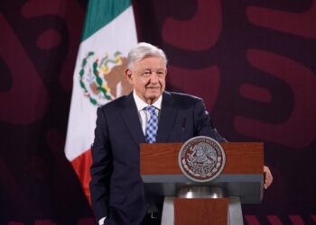 “¿Qué se tienen qué meter?”: AMLO se lanza contra especialistas de la UNAM que analizaron sus 20 reformas constitucionales
