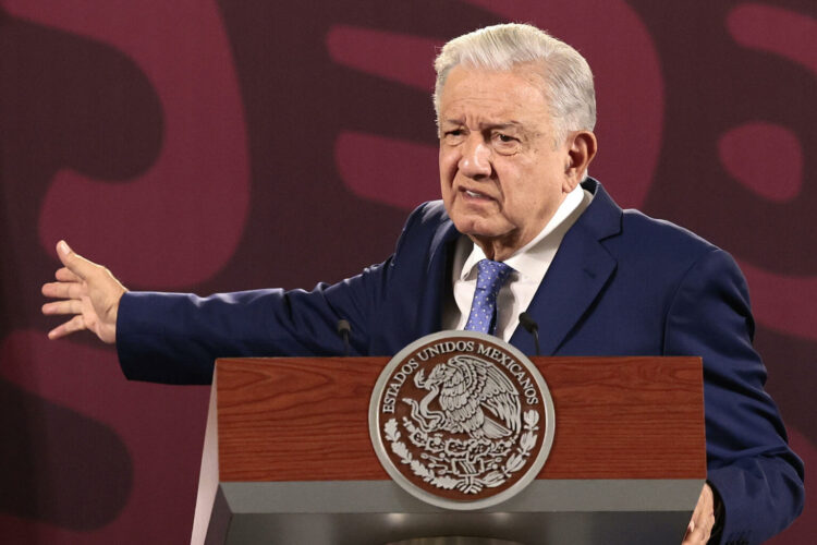 El presidente de México Andrés Manuel López Obrador, participa durante su conferencia de prensa matutina en el Palacio Nacional de la Ciudad de México (México). Imagen de archivo. EFE/José Méndez