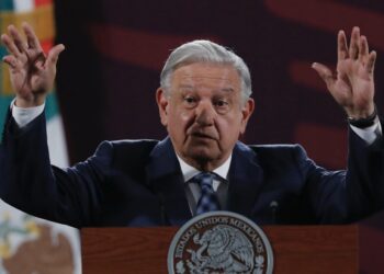 Mexicanos viven hoy “la cresta de una ola de transformación”: AMLO