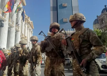 México pide a connacionales en Bolivia alejarse de protestas ante intento de golpe de Estado