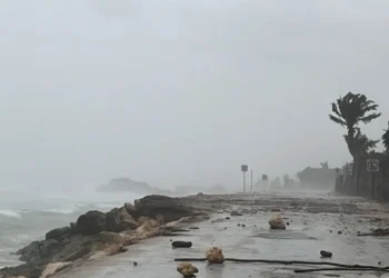 “Beryl” toca tierra al norte de Tulum, Quintana Roo, como huracán categoría 2