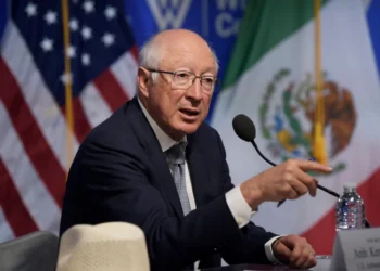 “Trabajamos con respeto a la soberanía de México”, responde el embajador Salazar a AMLO