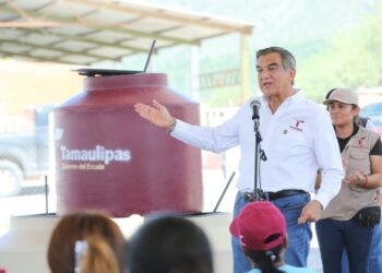 Entrega Américo Villarreal viviendas a damnificados por la tormenta Alberto y supervisa obras en Tula