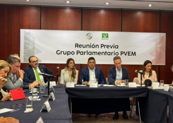 Abandona Gallardo a potosinos por ir a “cuidar” a su esposa al Senado