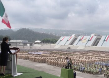 NUNCA EMITIRÉ UNA ORDEN QUE VULNERE EL ORDEN CONSTITUCIONAL Y LOS DERECHOS HUMANOS DE NUESTRO PUEBLO: SHEINBAUM A LAS FUERZAS ARMADAS