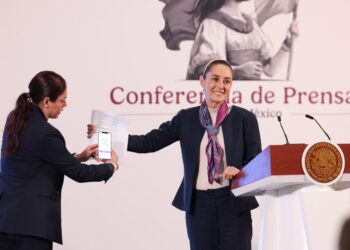 Sheinbaum exhibe error en código QR de notificación para eliminar del DOF la reforma judicial