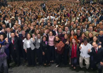 Sheinbaum pide unidad a alcaldes y gobernadores para atender inseguridad, agua e indígenas