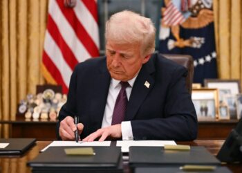 Trump firma orden ejecutiva para declarar a los cárteles como organizaciones terroristas