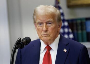 Trump ordena aranceles del 25 % a Colombia por rechazar vuelos de deportación