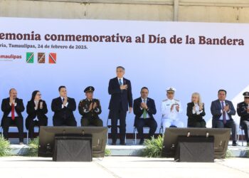 Preside gobernador Américo Villarreal ceremonia del Día de la Bandera