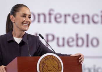 Sheinbaum celebra que la IA de X respondiera a Bukele que ella es la líder más popular