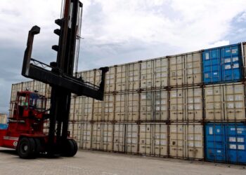 Exportaciones mexicanas caen un 25% en frontera por incertidumbre por aranceles de Trump