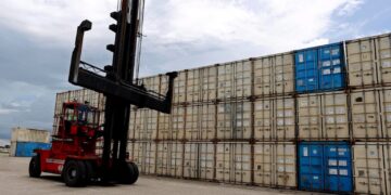 Exportaciones mexicanas caen un 25% en frontera por incertidumbre por aranceles de Trump