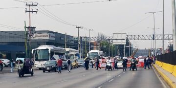 Protesta de la CNTE colapsa accesos al AICM