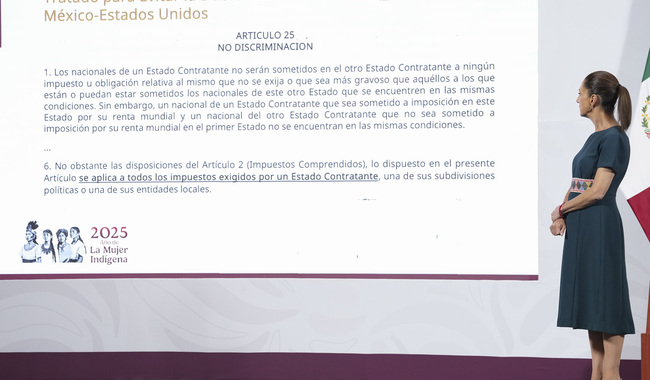 Cuauhtémoc, Ciudad de México, México, 16 de mayo de 2025. 
La doctora Claudia Sheinbaum Pardo, presidenta Constitucional de los Estados Unidos Mexicanos en conferencia de prensa matutina “Las mañaneras del pueblo”, en el Salón Tesorería de Palacio Nacional. La acompañan Juan Ramón de la Fuente, secretario de Relaciones Exteriores; Edgar Amador Zamora, secretario de Hacienda y Crédito Publico; Roberto Velasco, Jefe de Unidad para América del Norte de la Secretaría de Relaciones Exteriores y Bulmaro Juárez Pérez, divulgador de lenguas indígenas, presentador de la sección “Suave Patria”. 
Foto: Presidencia