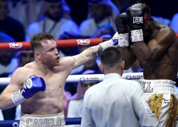 El ‘Canelo’ Álvarez Derrota a Scull en Arabia Saudita y Mantiene su Reinado Indiscutido