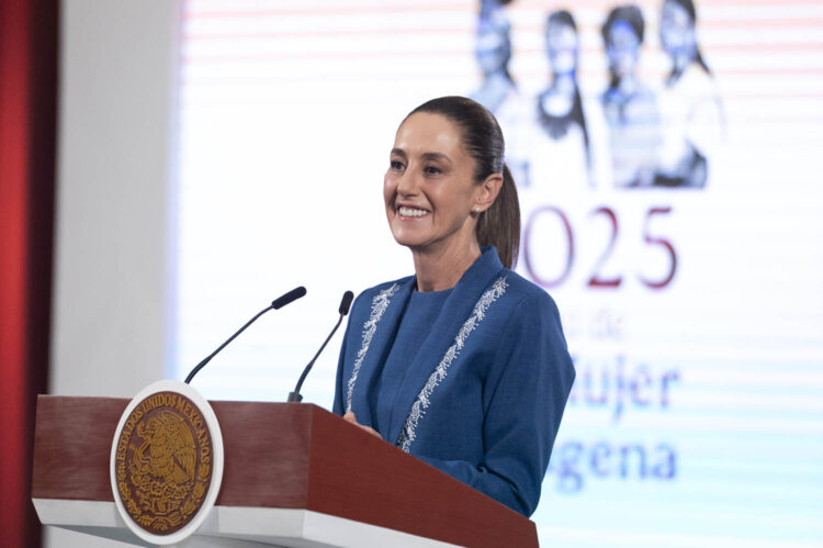 Cuauhtémoc, Ciudad de México. 12 de junio 2025. La presidenta constitucional de los Estados Unidos Mexicanos, la Doctora Claudia Sheinbaum Pardo en conferencia de prensa matutina en el salón de la Tesorería de Palacio Nacional. Acompañan a la presidenta: Ariadna Montiel, secretaria de Bienestar; David Kershenobich, secretario de salud;  Zoé Alejandro Robledo Aburto, director general del Instituto Mexicano del Seguro Social (IMSS); Martí Batres Guadarrama, director general del Instituto de Seguridad y Servicios Sociales de los Trabajadores del Estado (ISSSTE); Alejandro Svarch Pérez, director general de IMSS-Bienestar; Jesús Valencia, subsecretario de Bienestar y Blanca Cristhell Tosca Guzmán. Foto: Saúl López Escorcia/Presidencia