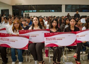 Entregan becas “Futuro Tamaulipas Jóvenes de Nivel Superior” en Nuevo Laredo
