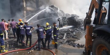 Avión se estrella con 242 pasajeros en India; autoridades estiman que no hay sobrevivientes