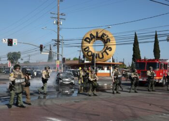 Guardia Nacional de EE.UU. llega a Los Ángeles para aplacar las protestas contra redadas