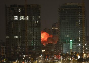 SRE evacúa a 136 mexicanos de zona de conflicto en Medio Oriente